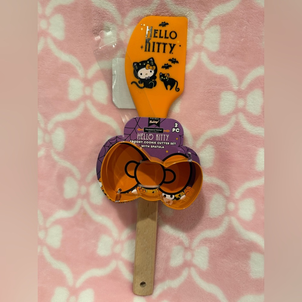 Hello Kitty Spooky Orange Cookie Cutter Set with Spatula